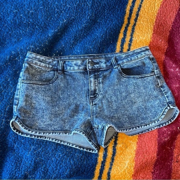 Dark wash Denim Shorts size 30 - Picture 4 of 8